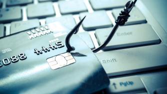 Как да се предпазим от измамните имейли около празничното онлайн пазаруване?