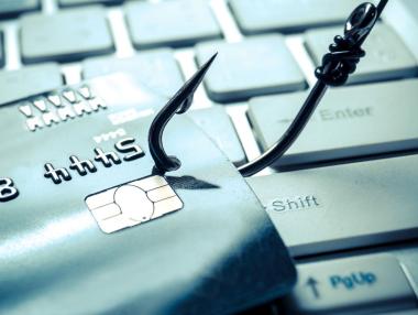 Как да се предпазим от измамните имейли около празничното онлайн пазаруване?