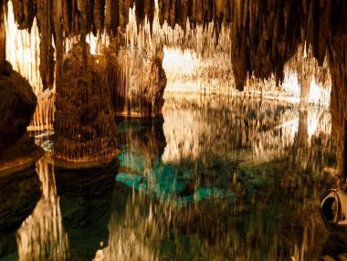 Учените, които изучават скрития подземен свят