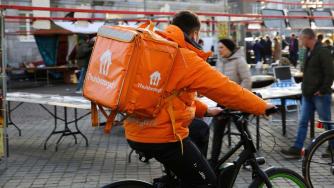 Takeaway се делиства от Лондонската борса