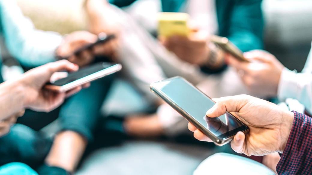 Over 40% of Bulgarians use their mobile devices for more than 4 hours a day