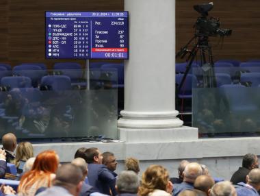 Пореден депутатски провал: Парламентът остава без председател