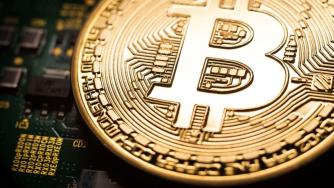 Съблазнителният танц на биткойн около 100 000 долара: Защо е две напред, две назад?