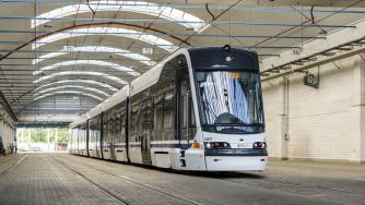 Най-дългият трамвай в света вози пътници в Югозападна Германия