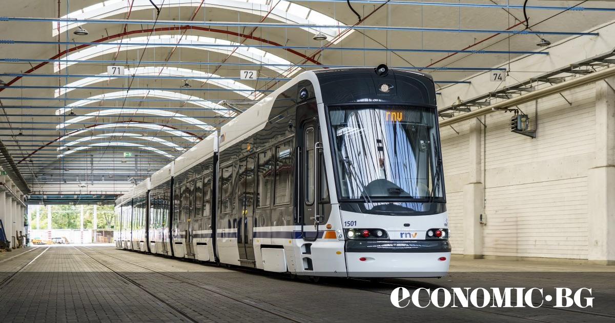 Най-дългият трамвай в света направи своя дебют по линия, свързваща