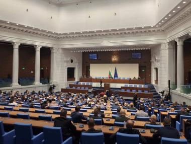 Вечерни новини: Парламентът остава без председател; Примката около БДЖ се затяга