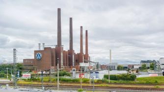 Стачки ще блокират 9 завода на Volkswagen в Германия