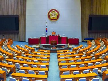 Парламентът на Южна Корея задейства процедура по отстраняване на президента