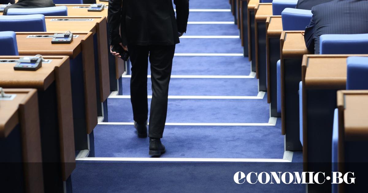 Повече от месец след предсрочните парламентарни избори на 27 октомври