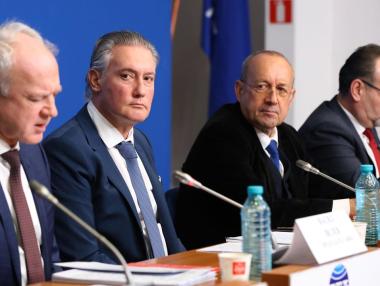 Бизнесът настоява компенсациите за тока да станат закон