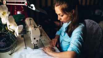 Бизнесът търси строители и шивачи, техникумите предлагат ресторантьори и икономисти