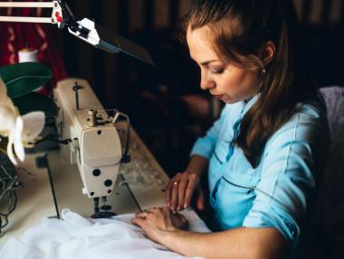 Бизнесът търси строители и шивачи, техникумите предлагат ресторантьори и икономисти