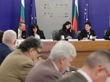 Петкова: Трябва да намалим бюджетните разходи, но няма политическа воля