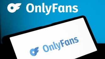 Данъчните издирват близо 1000 българи, създаващи съдържание за възрастни