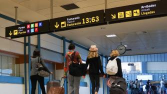 ЕС променя правилата за пътуващите със самолет