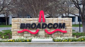 Пътят на Broadcom до компания за $1 трлн. и ролята на Тръмп