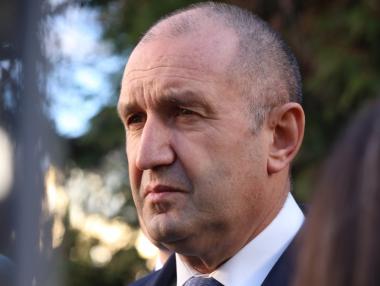Радев ще връчи първия мандат за кабинет чак след Нова година