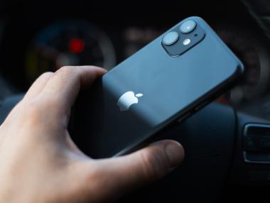 Apple разработва сгъваеми iPhone и iPad