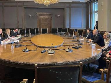Преговорите за коалиционно правителство на ГЕРБ и ДБ напредват