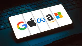 Кой с колко? Тех гигантите поскъпнаха с $8.4 трилиона след старта на ChatGPT (графика)