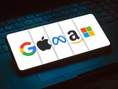 Кой с колко? Тех гигантите поскъпнаха с $8.4 трилиона след старта на ChatGPT (графика)