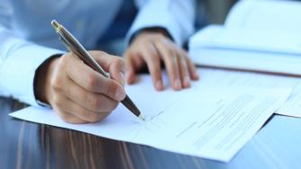 Кой даде най-много средства чрез обществени поръчки през 2024 г?