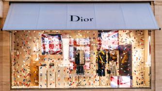 Потребителите се отказват от луксозните стоки и производителите сменят стратегията