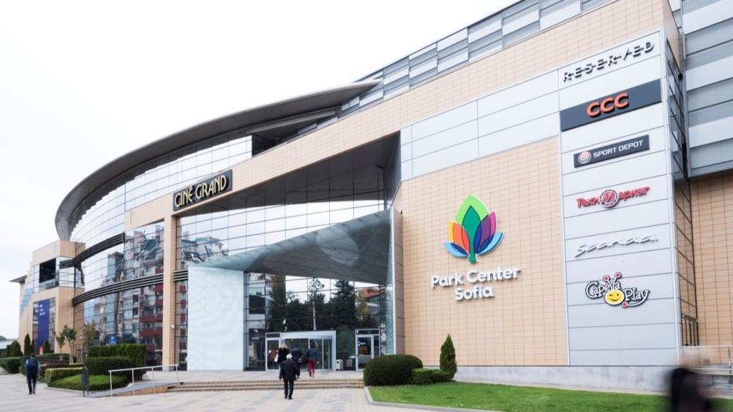 Седмични бизнес новини: КЗК се активизира за Park Center и Billa; 1 млн. българи са в Revolut