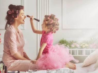 Обезщетенията за майчинство отпадат при работа на втори договор