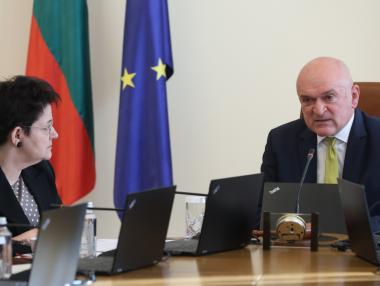 Предколедно правителството раздаде 100 млн. лв.