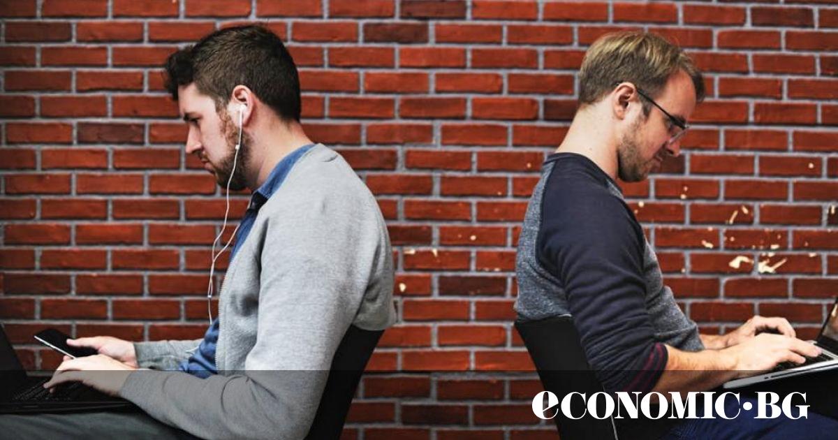 Бурна и контрастна, белязана от бума на изкуствения интелект. Така