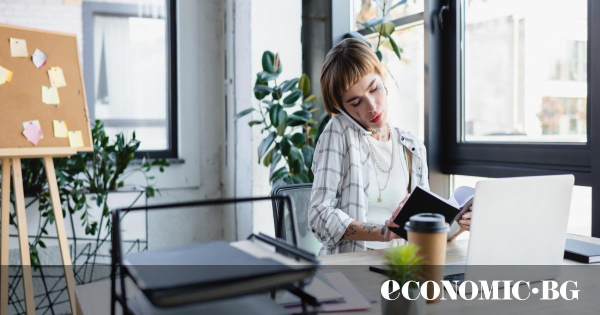 Проучване на компанията Resume Templates в САЩ показва, че 56%