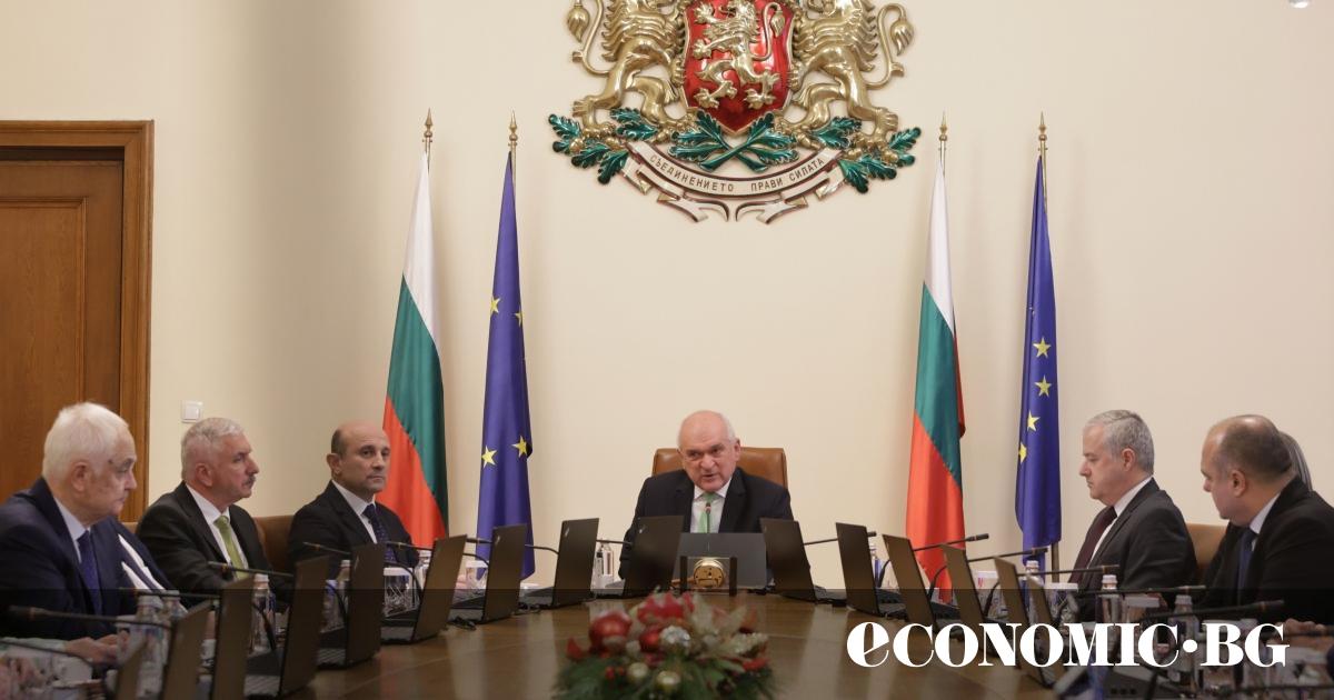 Заплатите и пенсиите стават приоритет №1 до приемането на Бюджет