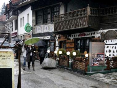 Вечерни новини: Бюджет 2025 отпадна от ресорната комисия; Казахстански купувач гледа към „Лукойл Нефтохим“