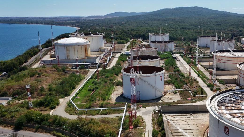 „КазМунайГаз“ вече обсъжда детайли по покупката на „Лукойл“