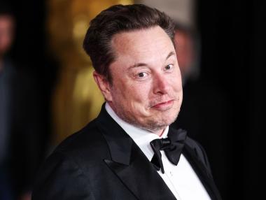 „Чиста измислица“: Ще стане ли проблемният TikTok собственост на Мъск?