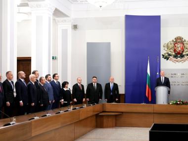 Мнозинството българи дават доверие на новото правителство