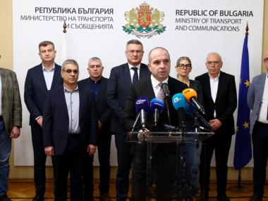 Караджов описа хаос и безхаберие в БДЖ и НКЖИ