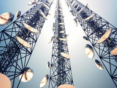 „Абсурдно, некомпетентно и опасно“: Телекомите за искането за отнемане на лиценза им