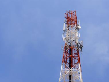 КРС отказа да отнеме лицензите на телекомите