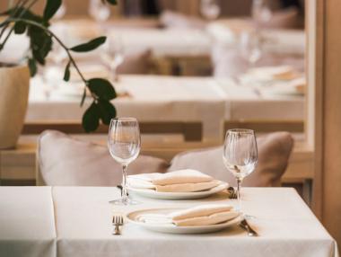 Ресторантьори в България продължават да начисляват по-ниско ДДС