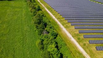 Вечерни новини: United Group навлиза в енергетиката; Съдът остави високите цени на телекомите