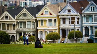 Wall Street изчисли с колко са надценени жилищата в САЩ