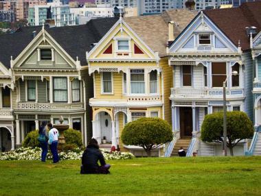 Wall Street изчисли с колко са надценени жилищата в САЩ