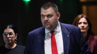 Пеевски иска държавата да купи „Лукойл Нефтохим“