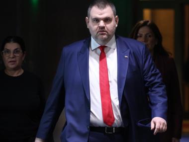 Вечерни новини: Пеевски настоява държавата да купи „Лукойл Нефтохим“; София е с нов главен архитект