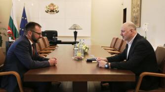 Премиерът взе на ръчно управление светлините в „Кривия тунел“