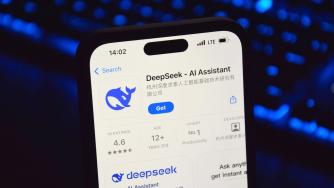 Защо навсякъде по света започнаха да забраняват китайския AI DeepSeek?