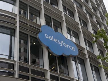 Salesforce съкращава още служители