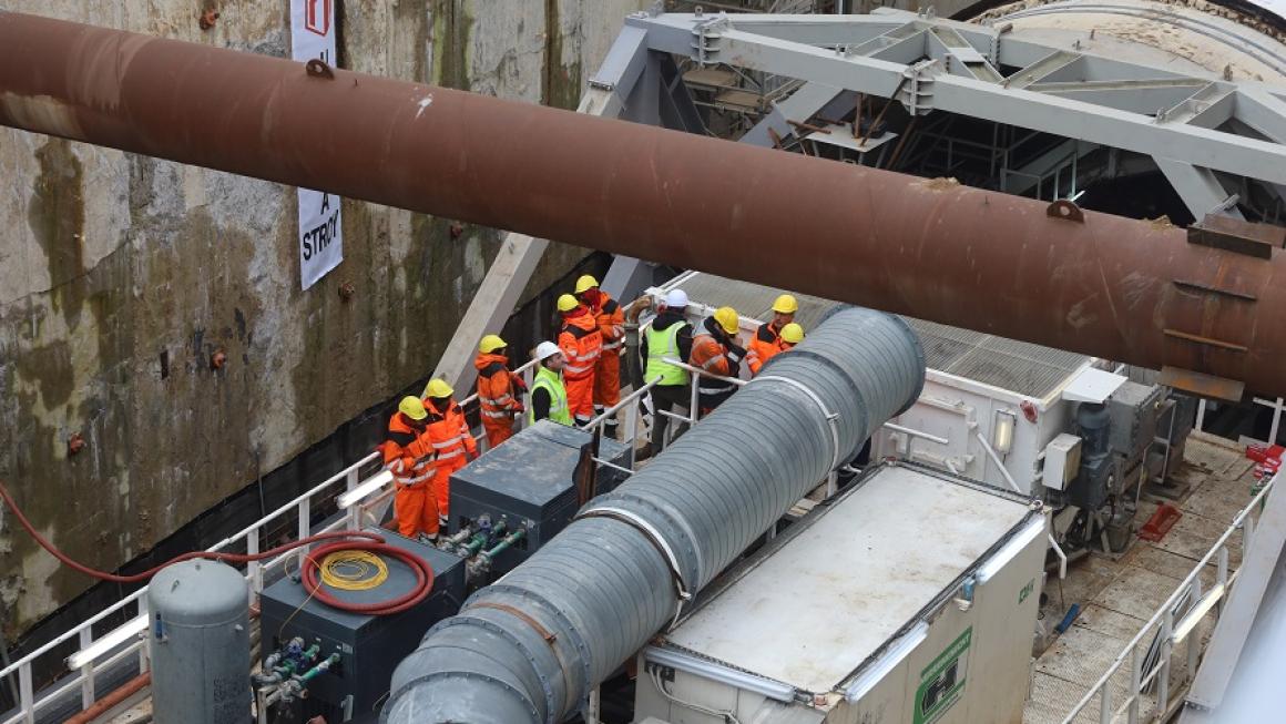 Галерия :: Снимка 2 :: „Къртицата“ започна да копае за столичното метро до „Слатина“ (галерия)}